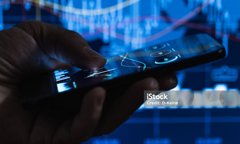 如何炒币？2025年是否还违法？